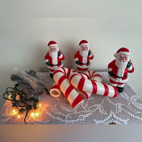 Set of 7 || Vintage DYNAGOOD lighted garden stakes Santas and Candy canes molds - Picture 11 of 11
